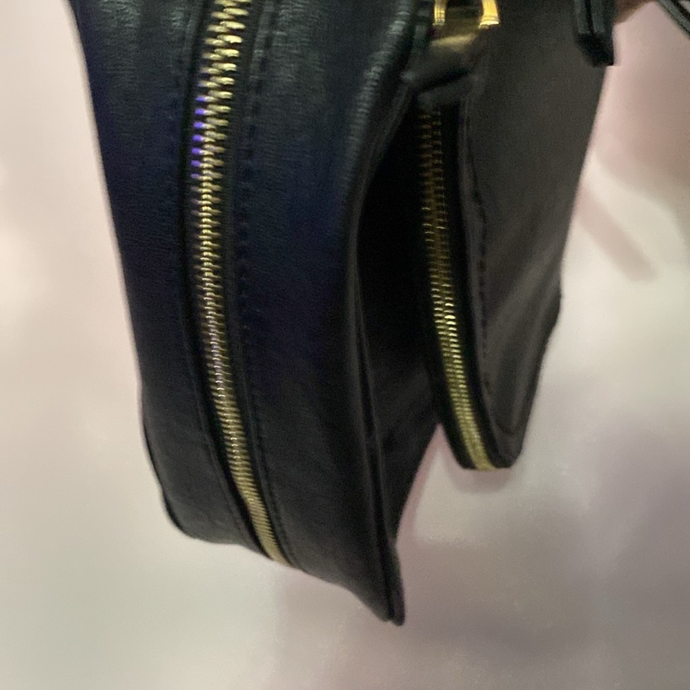 ANTIK KRAFT Elegant Black Crossbody Bag ZIP AROUND ADJ STRAP GOLD HARDWEAR CLEAN - Picture 15 of 16